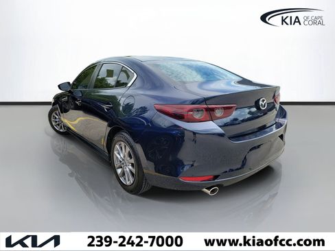 Used 2020 MAZDA MAZDA3 Sedan FWD image 3