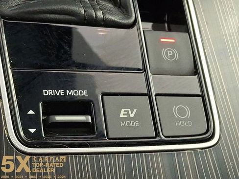 Certified 2021 Toyota Sienna Platinum FWD image 31
