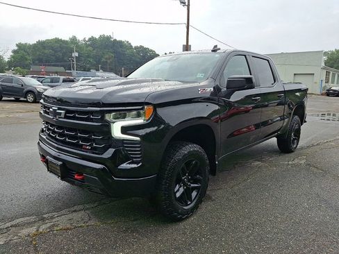 Used 2024 Chevrolet Silverado 1500 LT Trail Boss w/ Convenience Package II AWD/4WD image 3