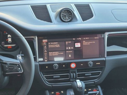 New 2026 Porsche Macan image 18