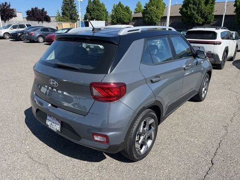 Used 2024 Hyundai Venue Limited FWD image 5