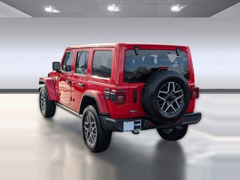 Used 2024 Jeep Wrangler Sahara image 3