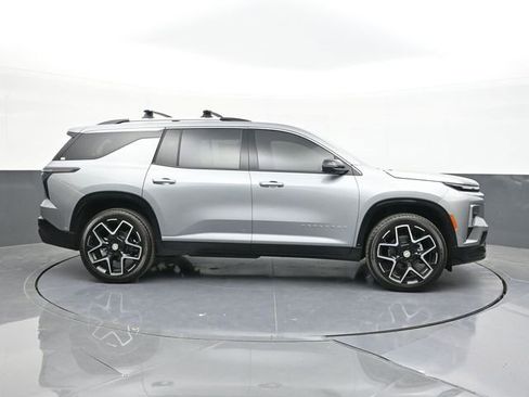 New 2025 Chevrolet Traverse High Country FWD image 17