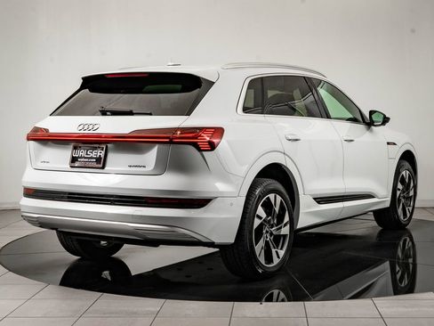 Used 2022 Audi e-tron Premium Plus w/ Premium Plus Package AWD/4WD image 10