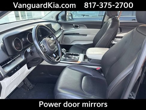 Certified 2022 Kia Carnival LX FWD image 7
