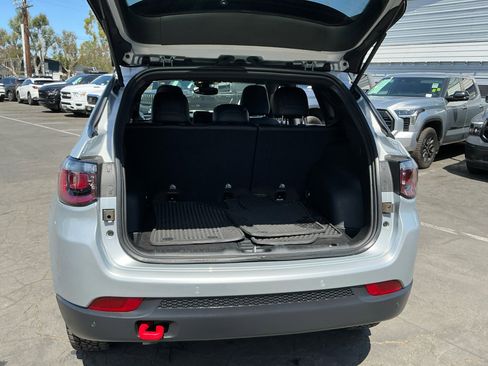 Used 2025 Jeep Compass Trailhawk AWD/4WD image 25