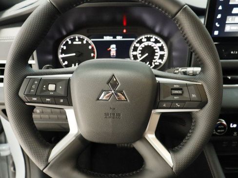 New 2026 Mitsubishi Outlander LE FWD image 8