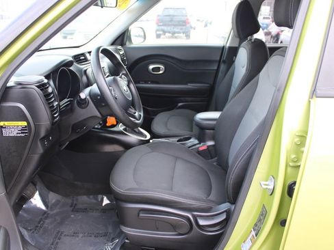 Used 2017 Kia Soul + image 14