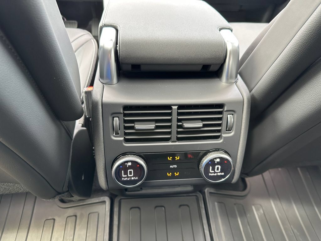 Used 2026 Land Rover Discovery S AWD/4WD image 19