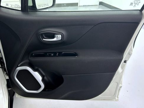 Used 2021 Jeep Renegade Latitude image 16