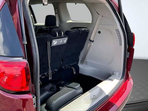 Used 2019 Chrysler Pacifica Touring-L w/ Tire & Wheel Group FWD image 5