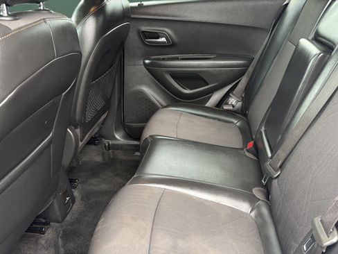 Used 2019 Chevrolet Trax LT w/ LT Convenience Package AWD/4WD image 18