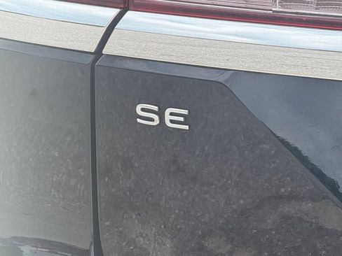 Used 2024 Volkswagen Atlas SE AWD/4WD image 10
