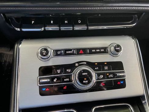 Used 2023 Lincoln Aviator AWD image 16