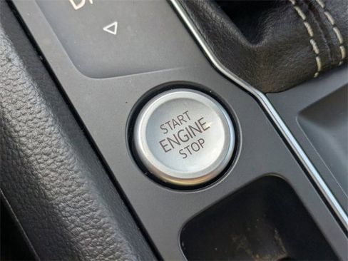 Certified 2021 Volkswagen Atlas Cross Sport SE w/ Panoramic Sunroof Package image 30