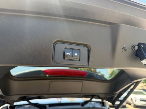 Used 2025 Nissan Rogue SV FWD image 23