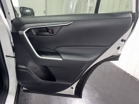 Used 2021 Toyota RAV4 LE FWD image 13