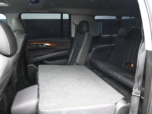 Used 2018 Cadillac Escalade ESV Premium Luxury AWD/4WD image 24