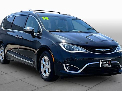 Used 2018 Chrysler Pacifica Limited w/ Advanced Safetytec Group FWD image 2