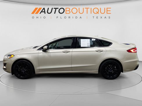 Used 2019 Ford Fusion SE w/ Equipment Group 151A FWD image 2
