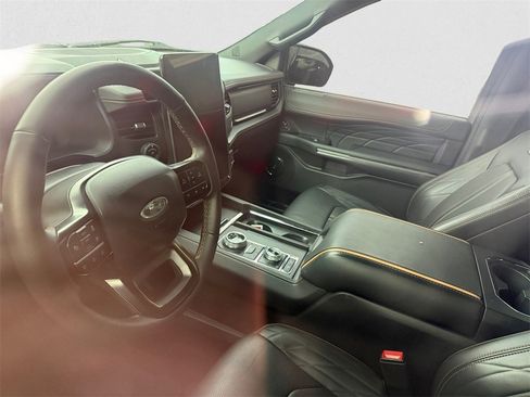 Certified 2024 Ford Expedition Platinum image 6