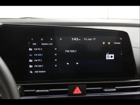Certified 2025 Hyundai Elantra Limited FWD image 11