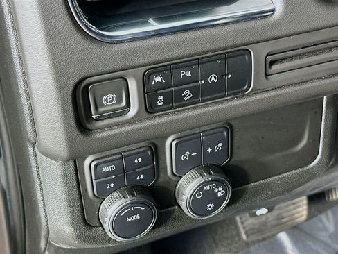 Used 2023 Chevrolet Tahoe Premier AWD/4WD image 16