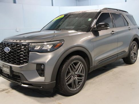 Used 2025 Ford Explorer ST-Line w/ Premium Package AWD/4WD image 34
