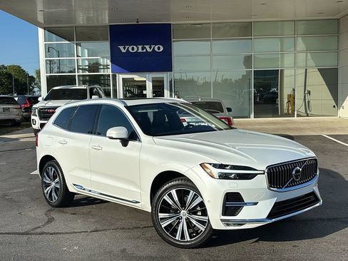 Used 2023 Volvo XC60 B5 Plus w/ Climate Package AWD/4WD image 2