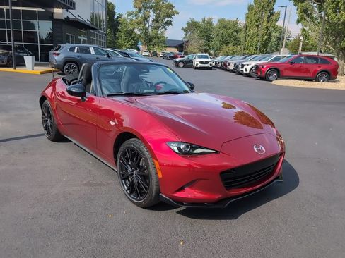 New 2026 MAZDA MX-5 Miata Club w/ Interior Package RWD image 2
