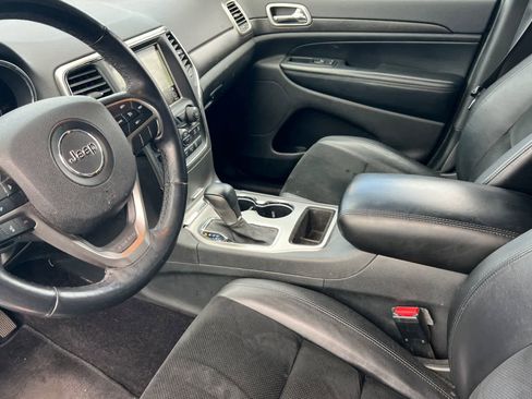 Used 2018 Jeep Grand Cherokee Altitude image 14