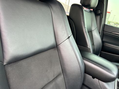 Used 2019 Jeep Grand Cherokee Altitude AWD/4WD image 14
