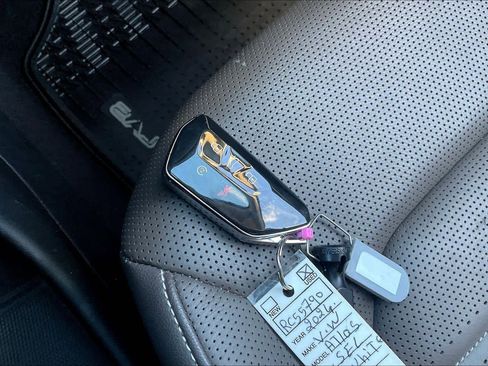 Used 2024 Volkswagen Atlas SEL image 15