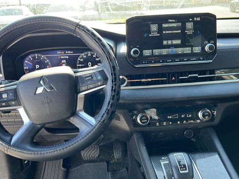 Used 2024 Mitsubishi Outlander SE Black Edition AWD/4WD image 11