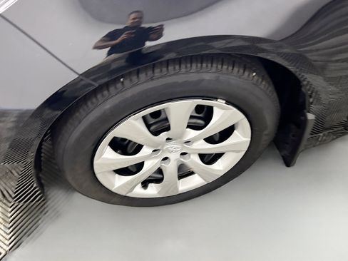 Used 2025 Toyota Corolla LE FWD image 14