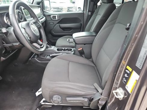 Used 2023 Jeep Wrangler Unlimited Sport AWD/4WD image 18