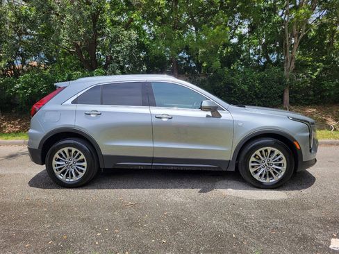 Used 2025 Cadillac XT4 Premium Luxury FWD image 8