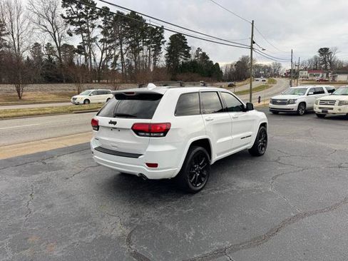 Used 2019 Jeep Grand Cherokee Altitude image 3