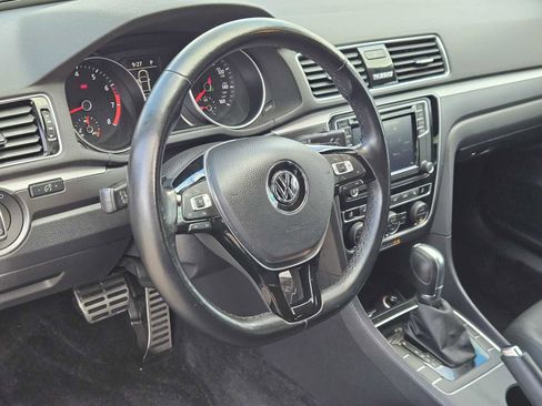 Used 2018 Volkswagen Passat 2.0T R-Line w/ R-Line Lighting Package image 2
