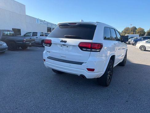 Used 2019 Jeep Grand Cherokee Altitude AWD/4WD image 16
