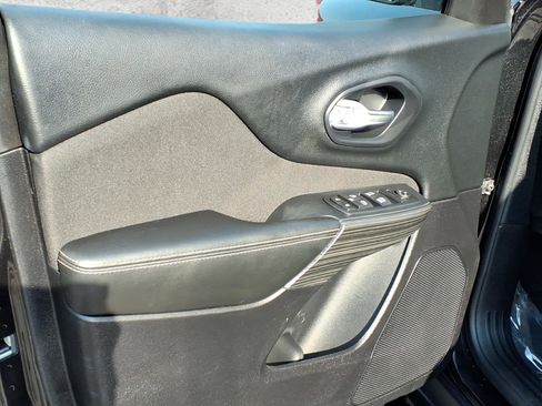 Used 2016 Jeep Cherokee Latitude w/ Comfort/Convenience Group image 7