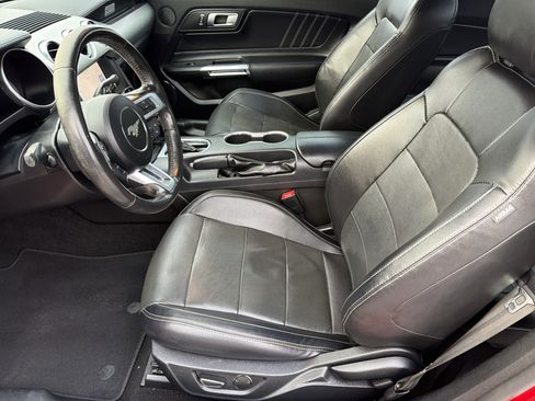 Used 2019 Ford Mustang Premium image 11