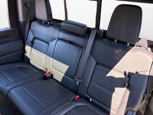 Used 2023 GMC Sierra 2500 Denali w/ Denali Ultimate Package AWD/4WD image 12