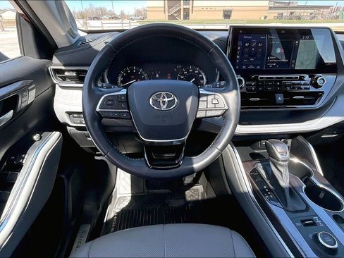 Used 2021 Toyota Highlander Limited image 5