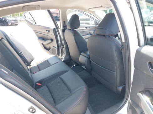 Used 2024 Nissan Altima 2.5 SR FWD image 11