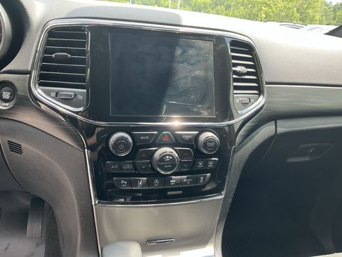 Used 2021 Jeep Grand Cherokee Laredo X AWD/4WD image 13