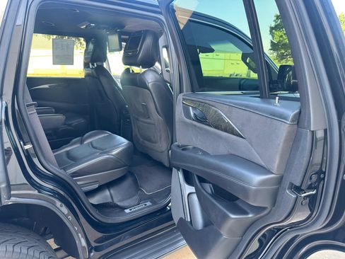 Used 2015 Cadillac Escalade Platinum AWD/4WD image 21