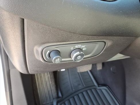 Used 2022 Chevrolet Equinox LT image 25