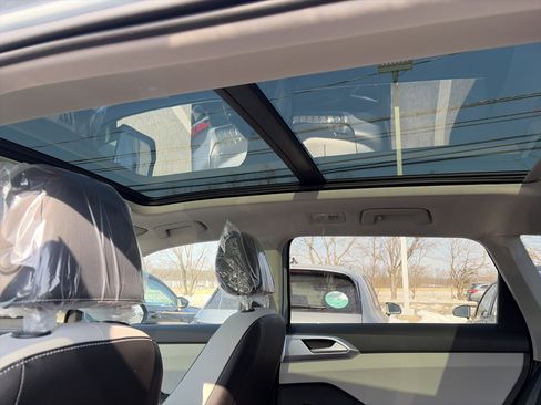 New 2026 Volkswagen Taos SE image 15