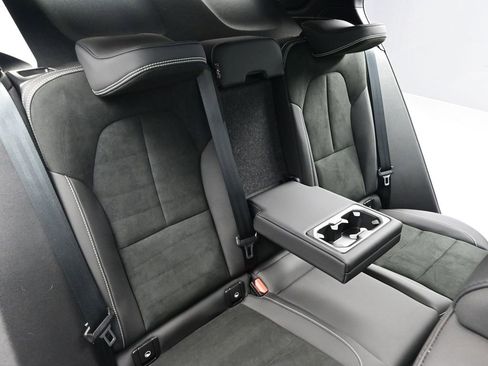 Used 2024 Volvo XC40 Recharge Ultimate w/ Protection Package Premier image 17